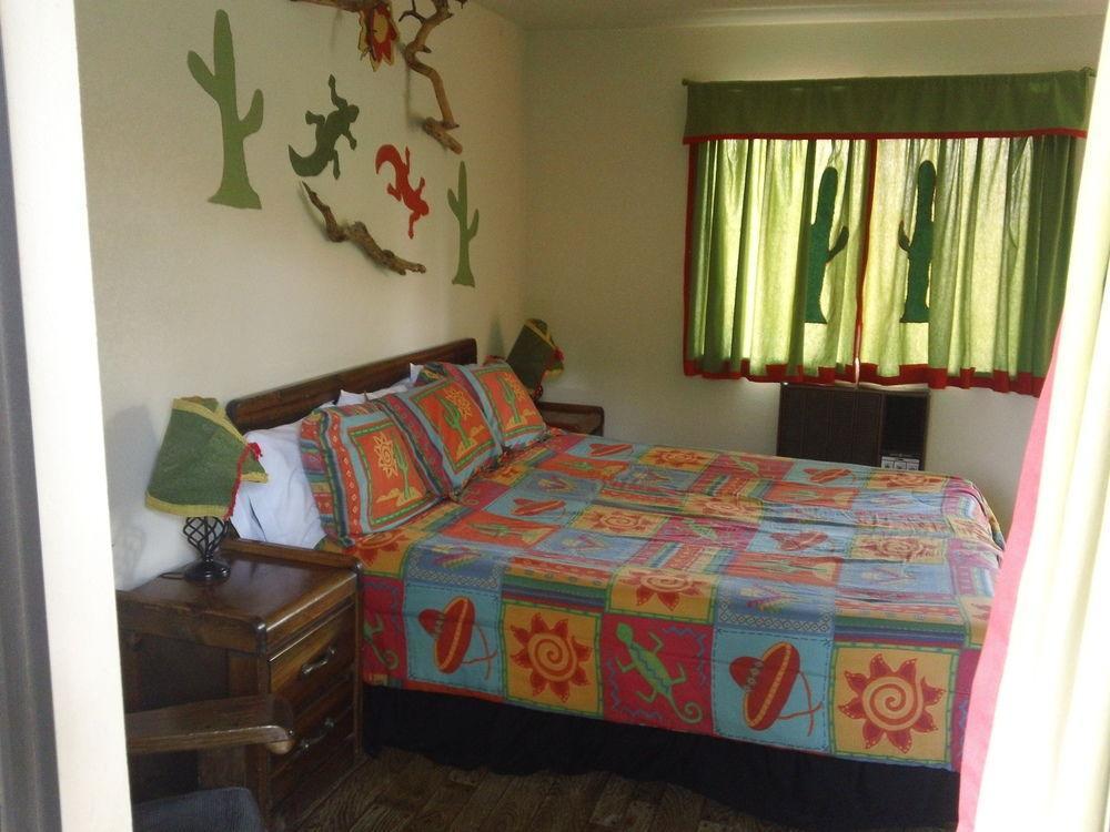 Bonnie Springs Ranch Motel Blue Diamond Extérieur photo
