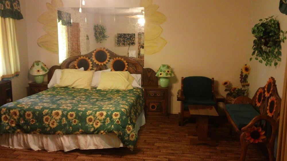 Bonnie Springs Ranch Motel Blue Diamond Extérieur photo