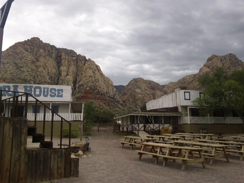 Bonnie Springs Ranch Motel Blue Diamond Extérieur photo