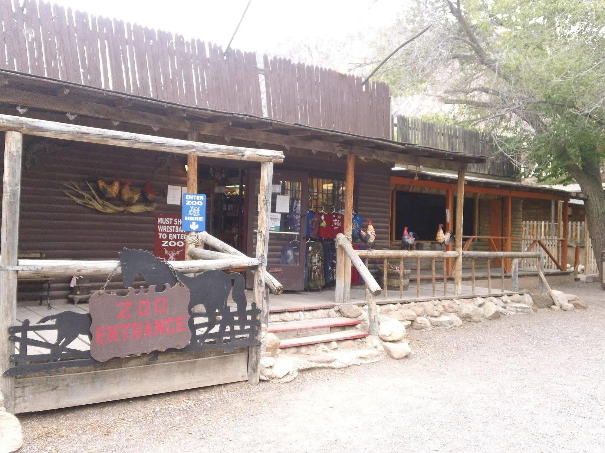 Bonnie Springs Ranch Motel Blue Diamond Extérieur photo