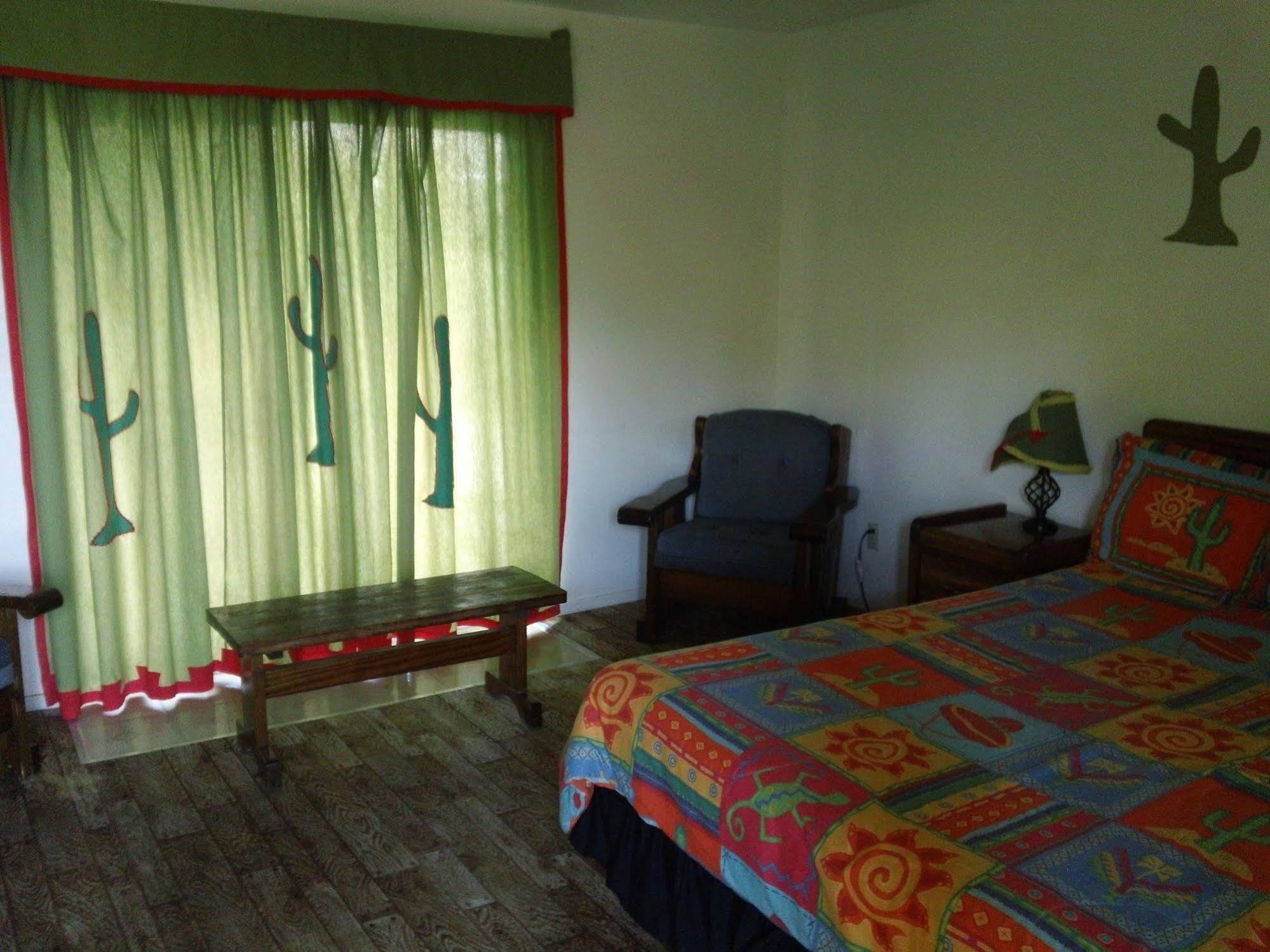 Bonnie Springs Ranch Motel Blue Diamond Extérieur photo
